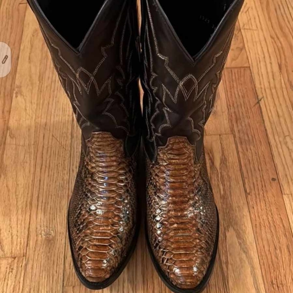 These here are some immaculate JB Dillon size 12 amazingly kept up boots - Picture 2 of 8